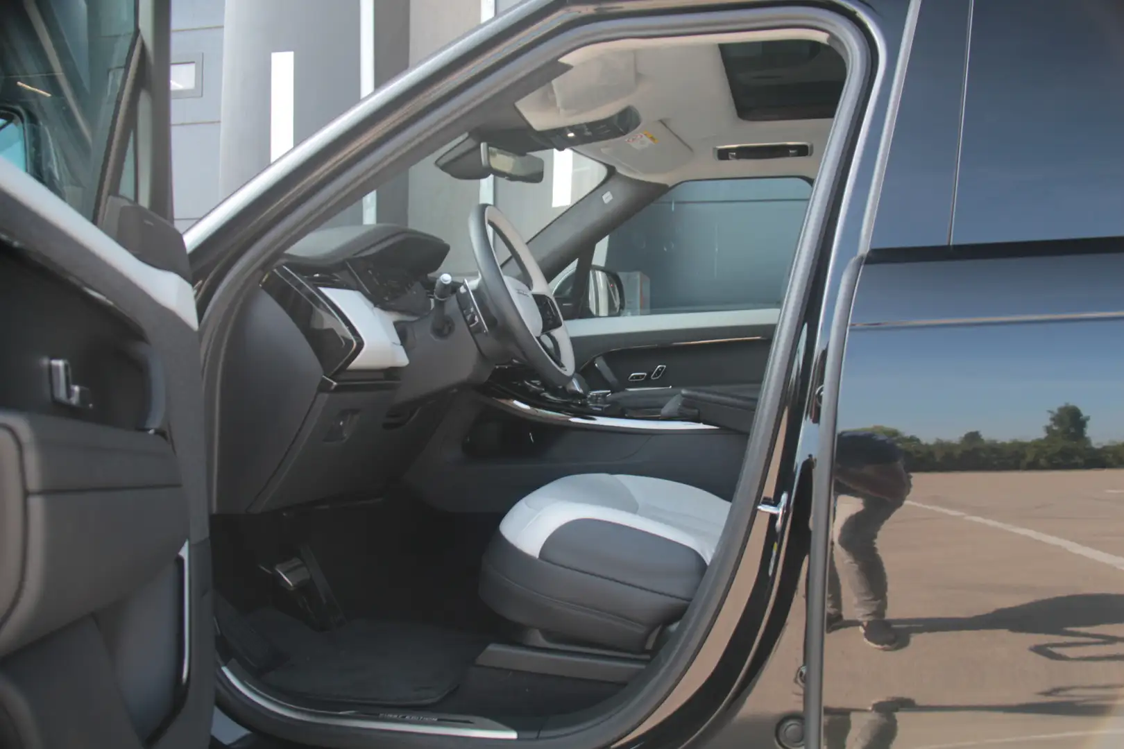 Land Rover Range Rover Sport 3.0 P510e First Edition Noir - 2