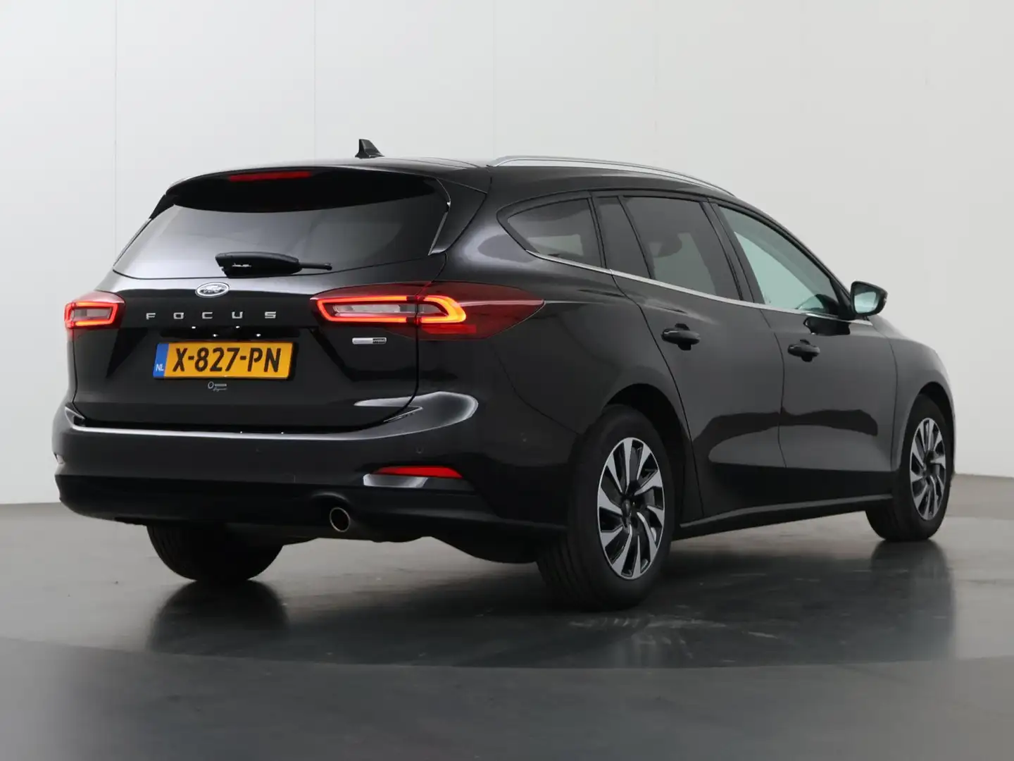 Ford Focus Wagon 1.0 EcoBoost Hybrid Titanium Style | Achteru Noir - 2
