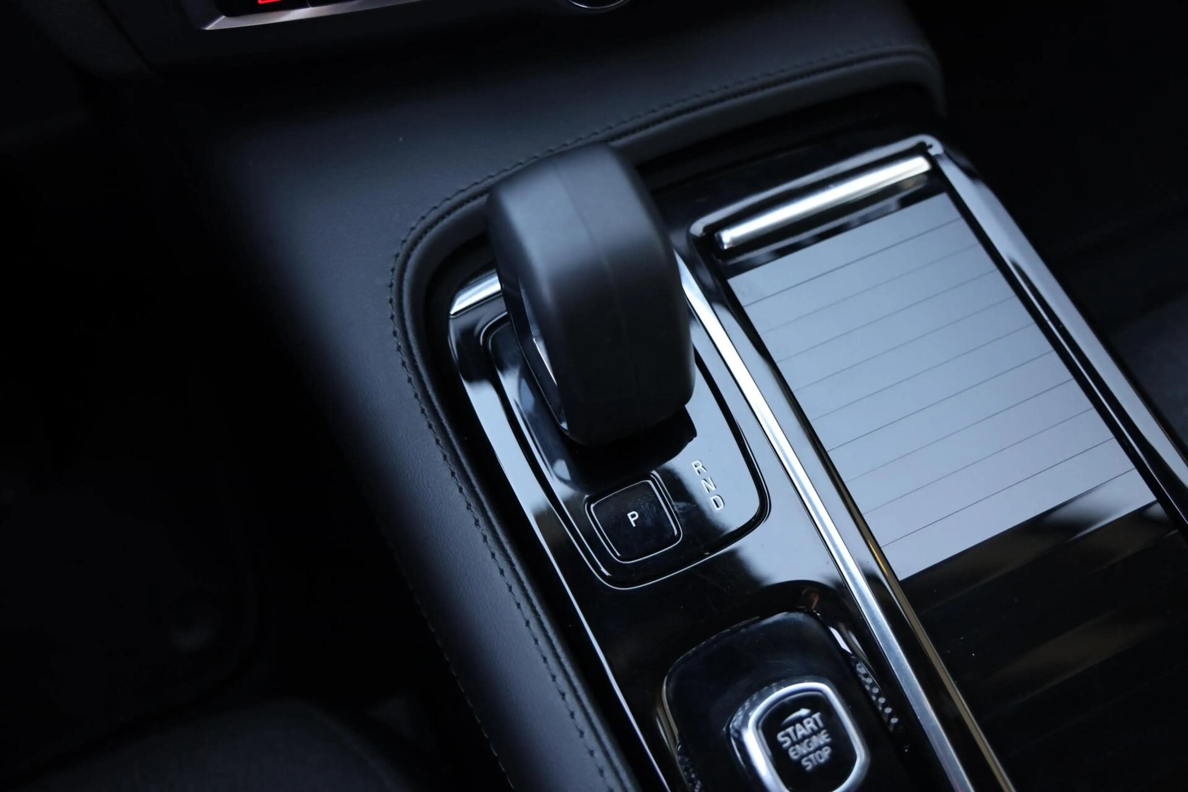 Volvo V90 2.0 T6 Plug-in hybrid AWD Essential Bright|Apple c — photo 12