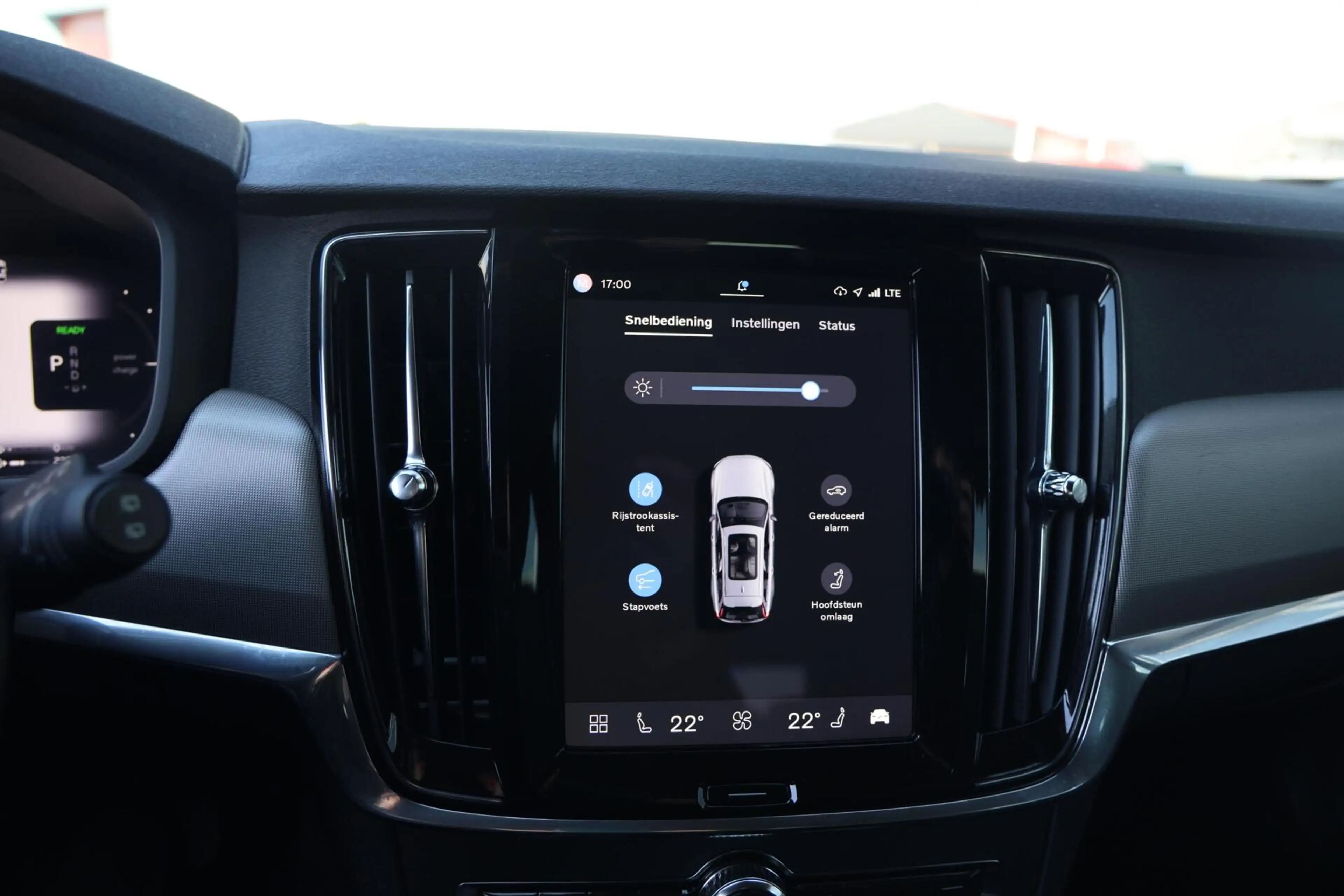 Volvo V90 2.0 T6 Plug-in hybrid AWD Essential Bright|Apple c — photo 10