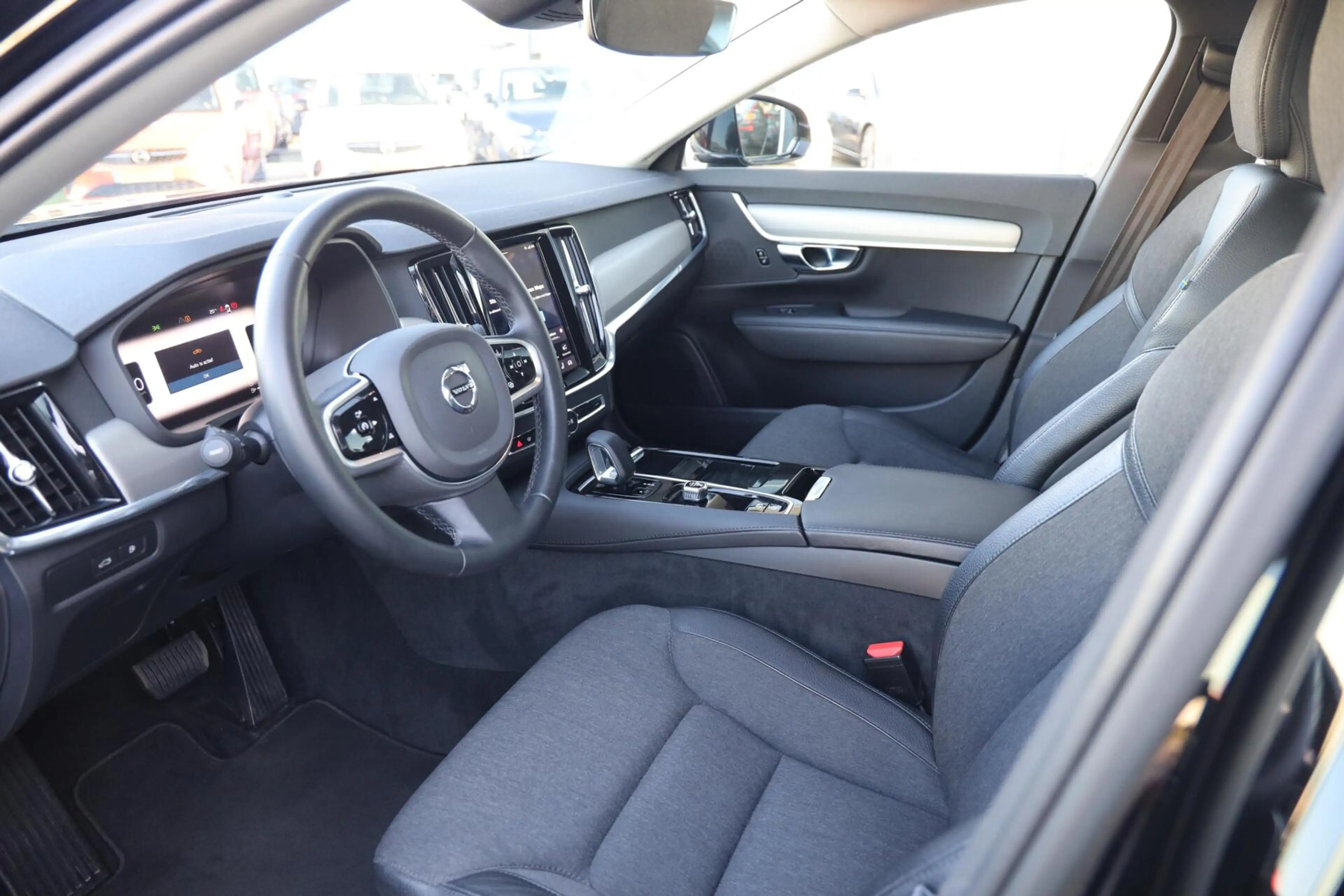Volvo V90 2.0 T6 Plug-in hybrid AWD Essential Bright|Apple c — photo 6
