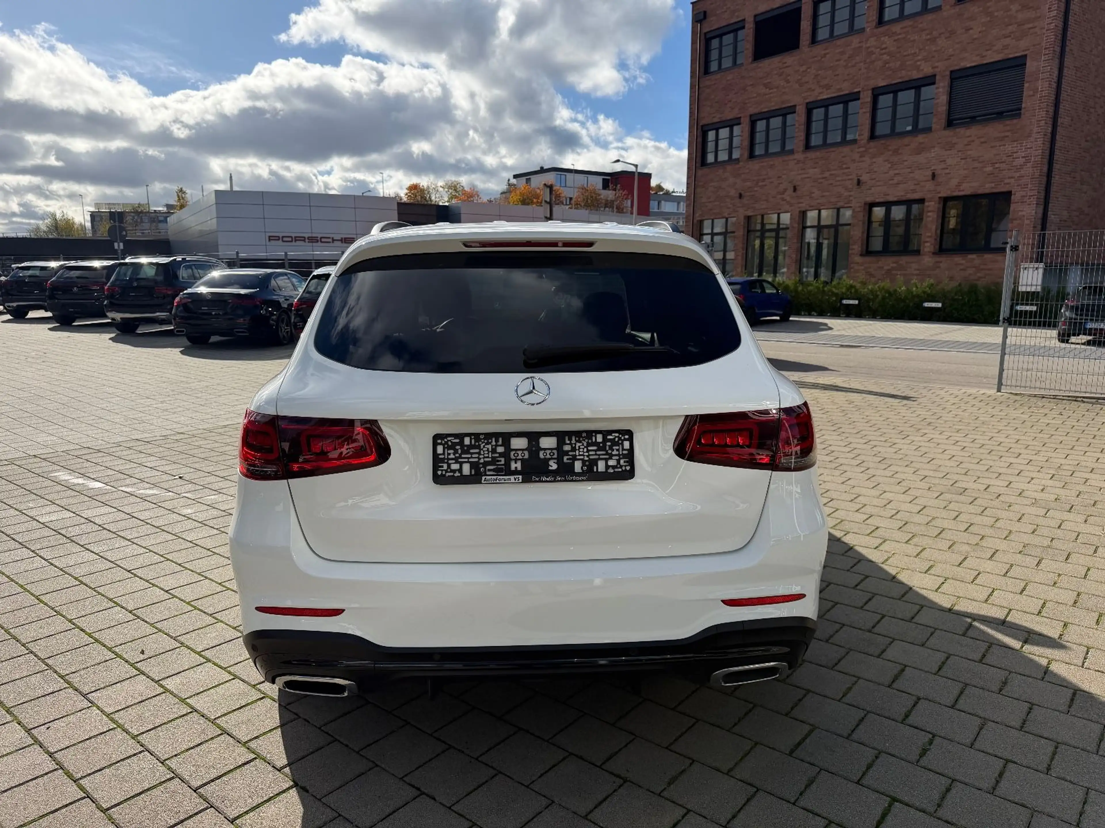 Mercedes-Benz GLC 220 d 4Matic*AMG*MBUX*Night*AHK*Ambi — photo 6