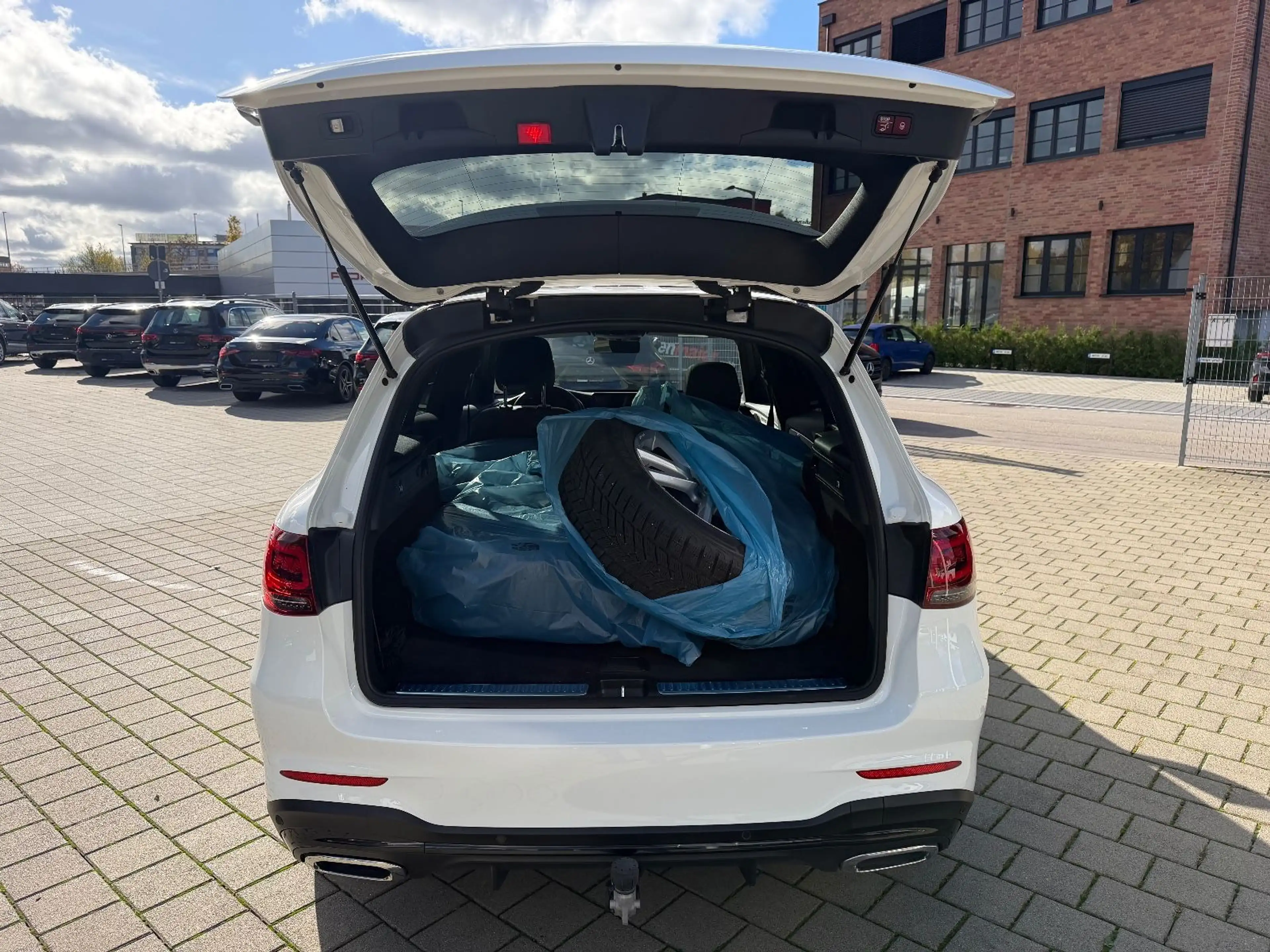 Mercedes-Benz GLC 220 d 4Matic*AMG*MBUX*Night*AHK*Ambi — photo 9