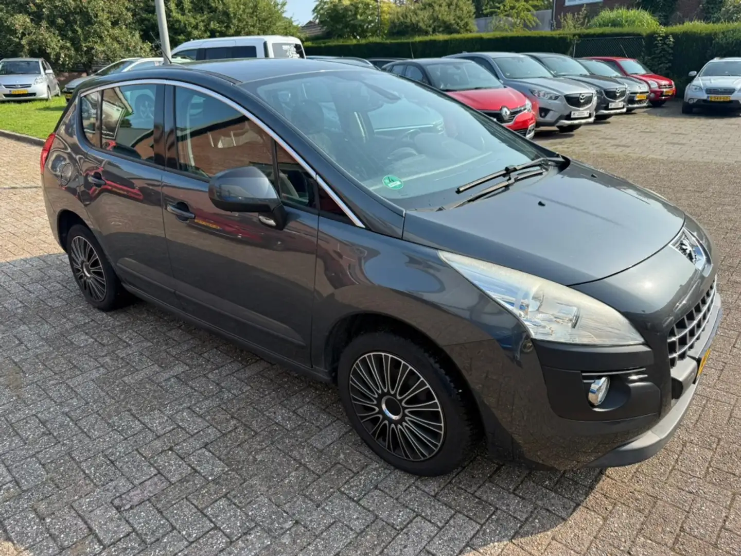 Peugeot 3008 1,6 VTI NWE APK ! Grijs - 2
