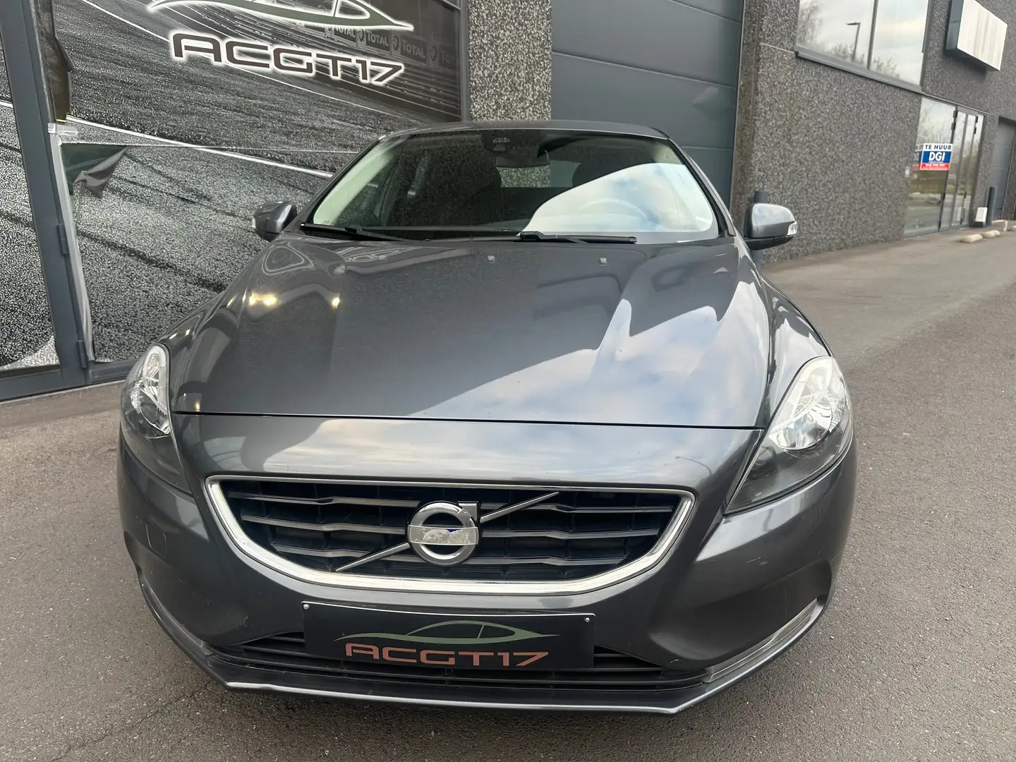 Volvo V40 1.6 T3 Kinetic 1ste Hand Car Grijs - 2