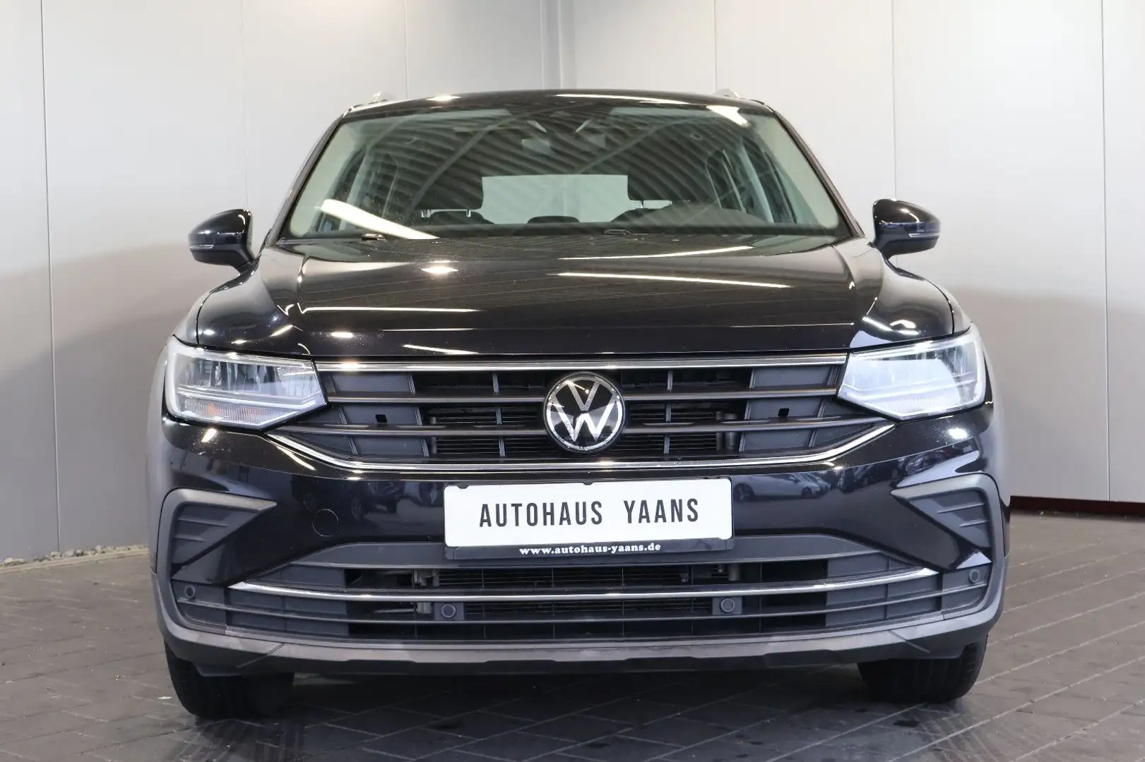 Volkswagen Tiguan 2.0 TDI Life ACC+LANE+LED+PANO Schwarz - 2
