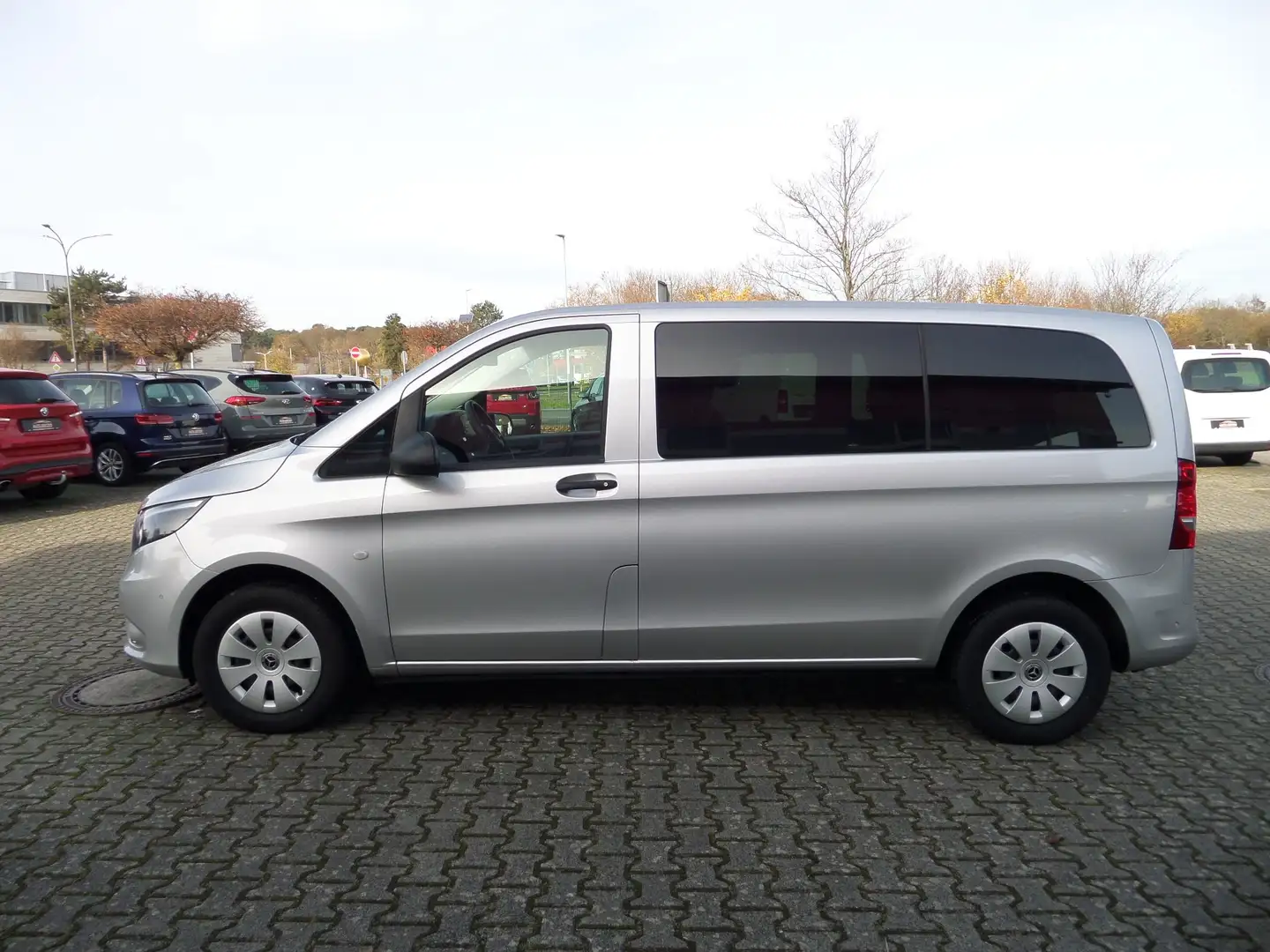 Mercedes-Benz Vito 114 CDI Edition+BETTFUNKTION+5-Sitzer+AHK+Navi+Cam Silber - 1