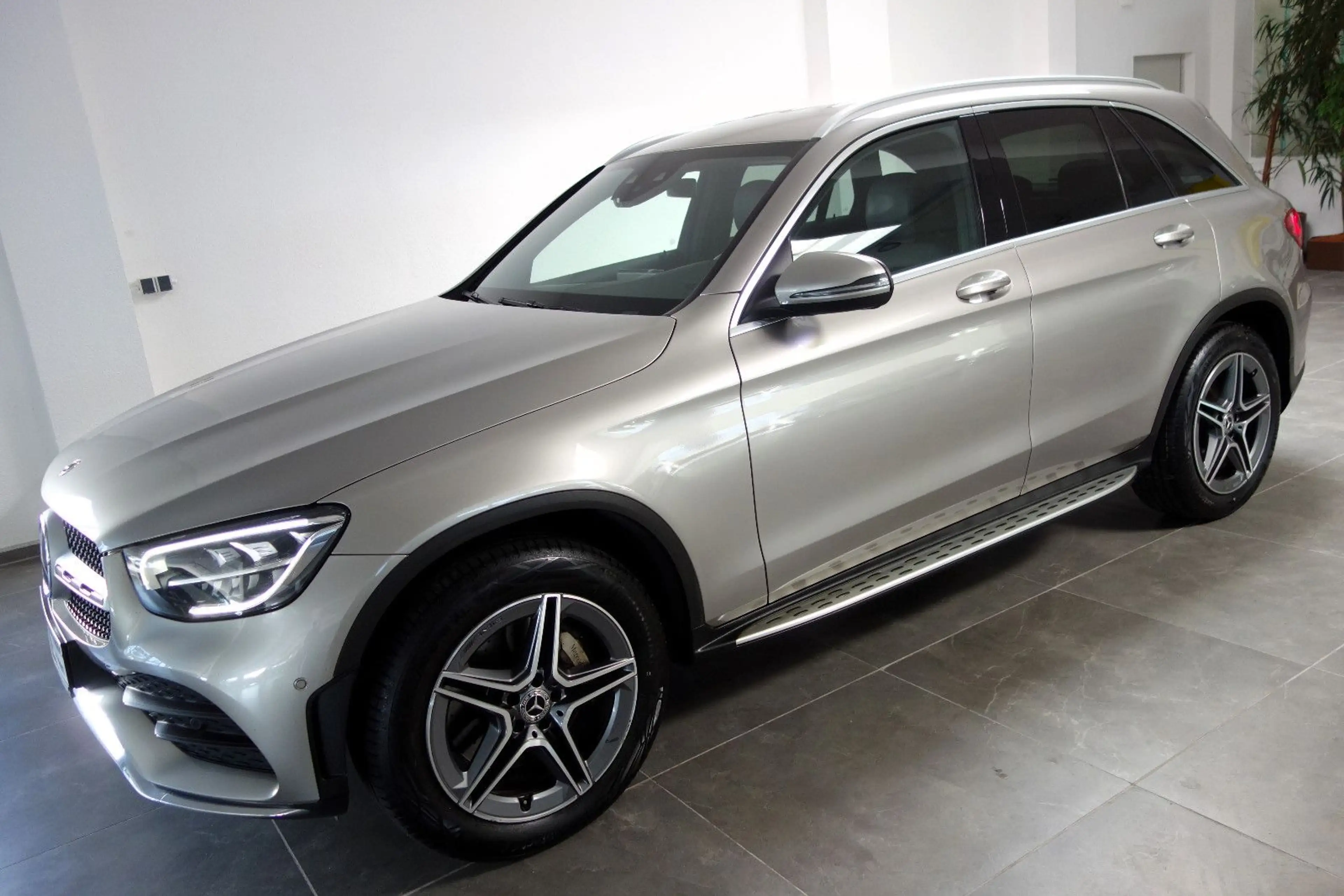 Mercedes-Benz GLC 220 d AMG Line Leder/MBUX/Distr/Luft/Wide/19 — photo 4