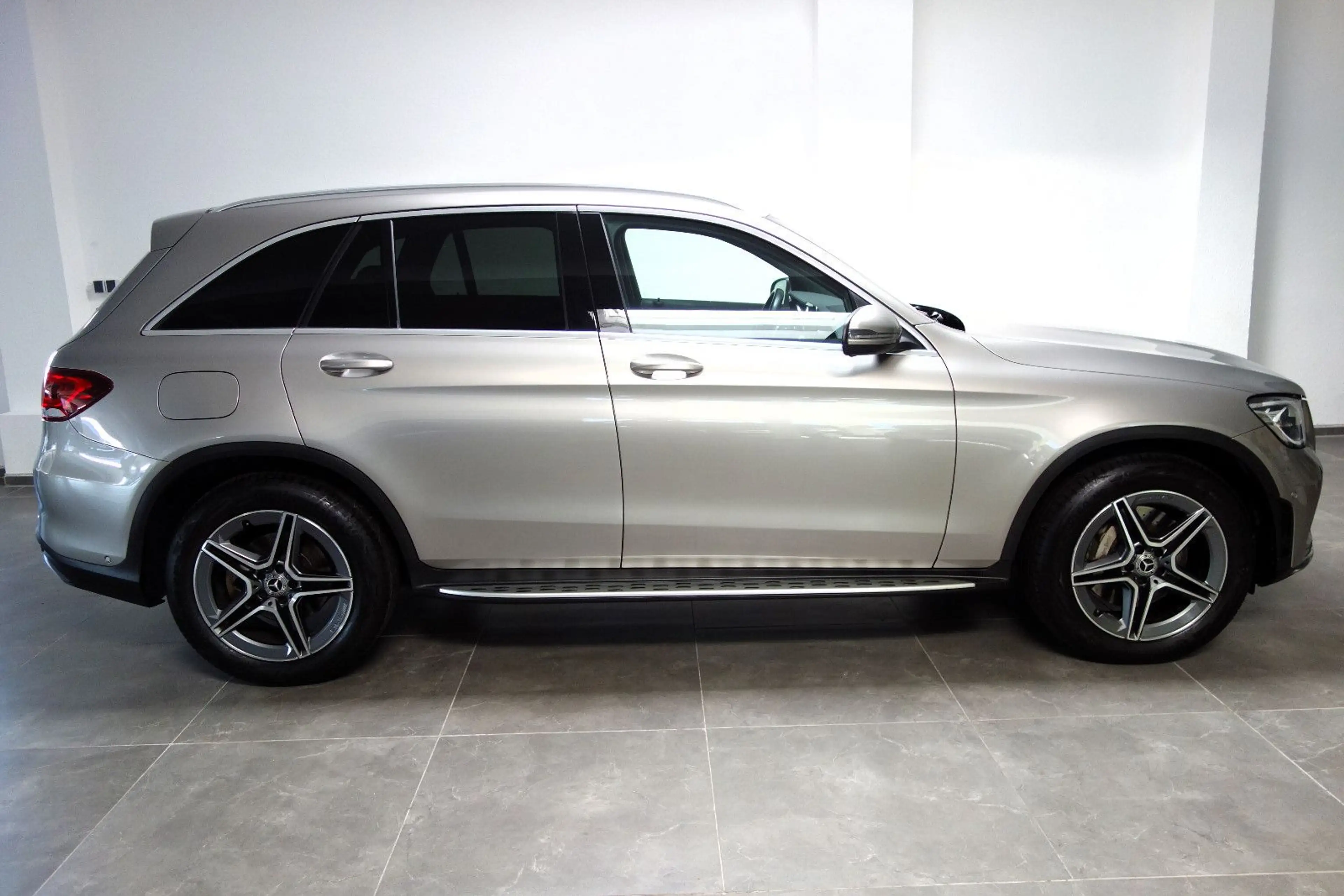 Mercedes-Benz GLC 220 d AMG Line Leder/MBUX/Distr/Luft/Wide/19 — photo 6