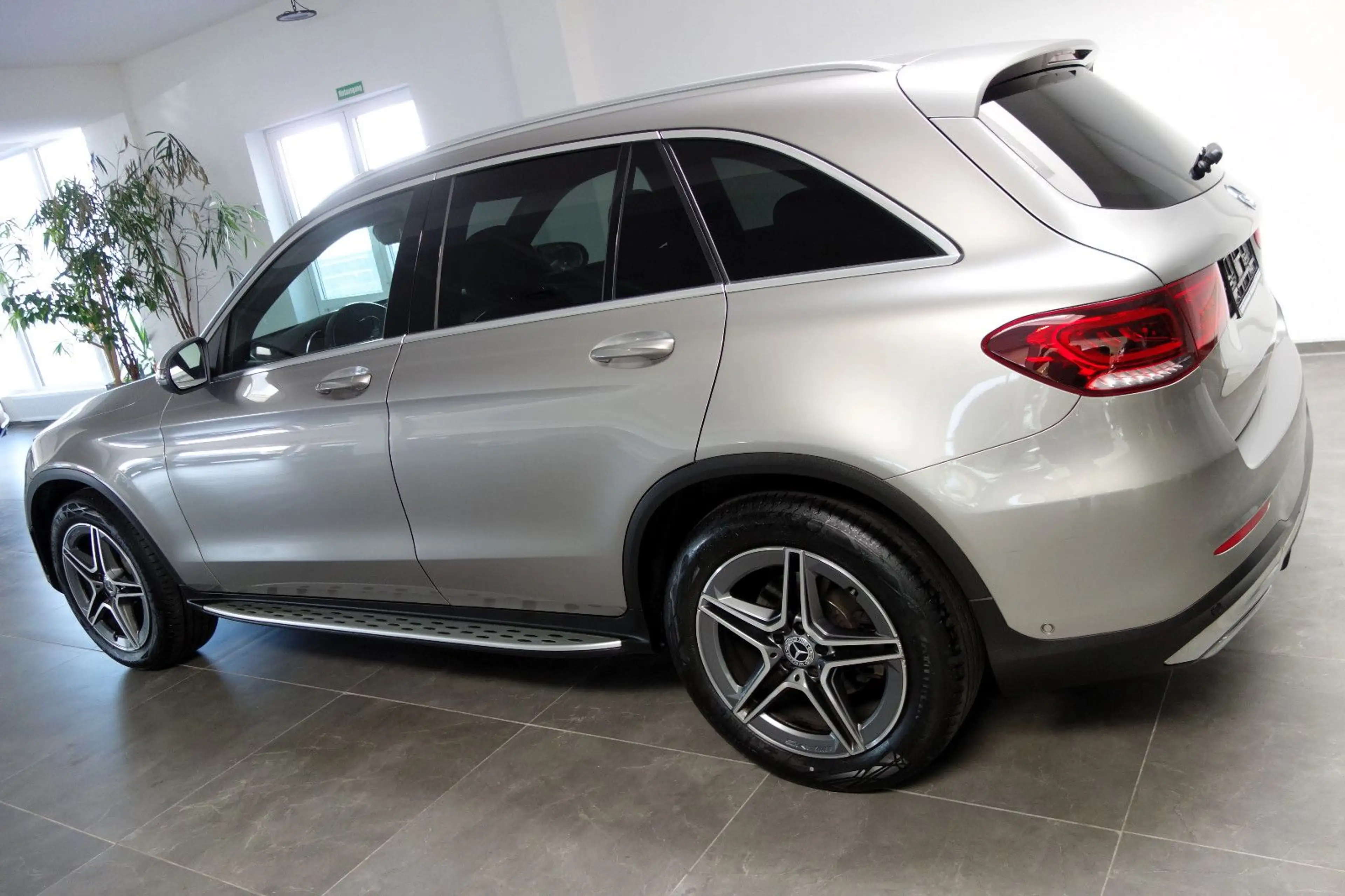 Mercedes-Benz GLC 220 d AMG Line Leder/MBUX/Distr/Luft/Wide/19 — photo 7