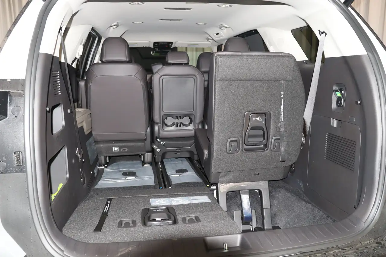 Kia Carnival photo Kia Carnival