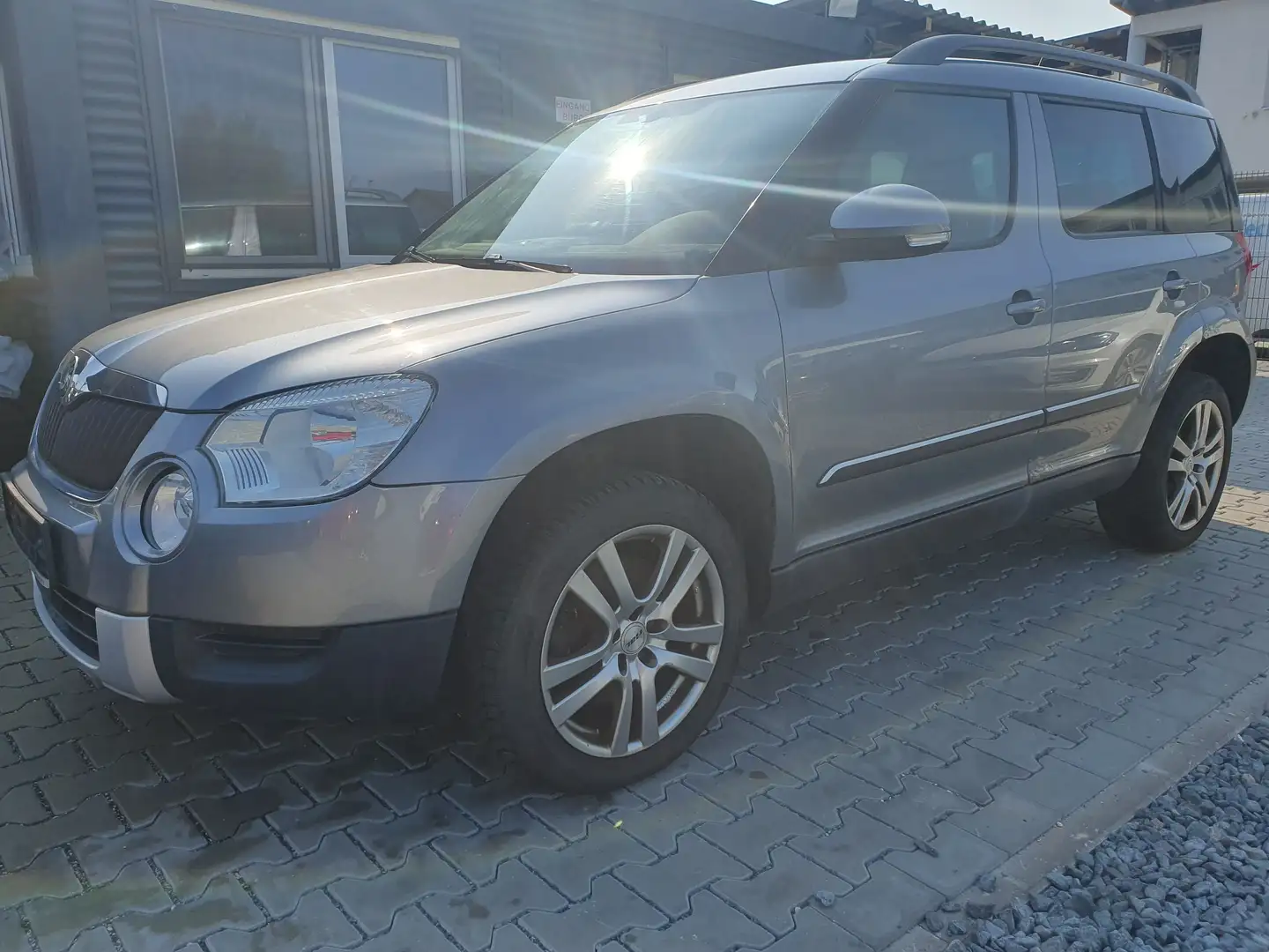 Skoda Yeti Ambition Plus Edition 4x4 Grau - 2