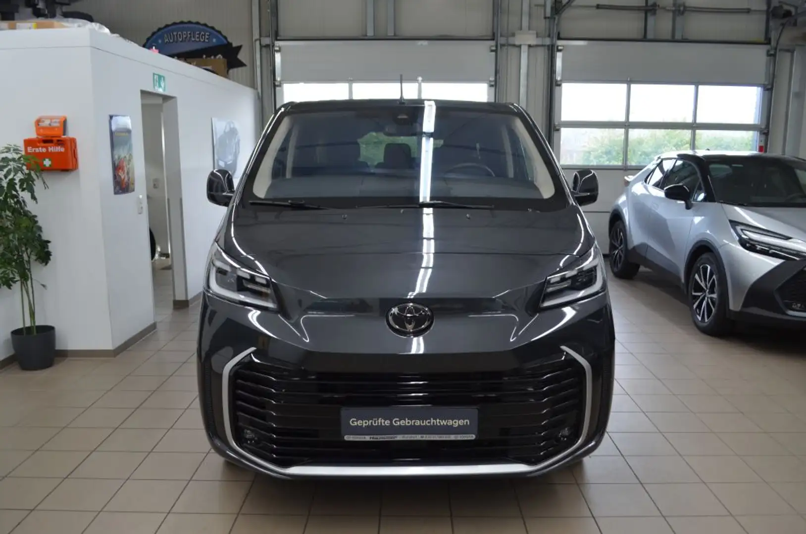 Toyota Proace 2,0-l D L2 (8-Si.) Autm.Team D*ALLWETTERREIFEN Grau - 2