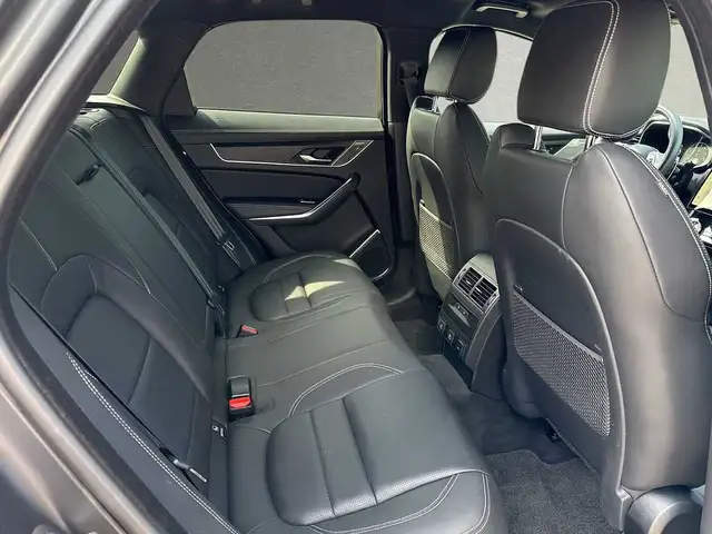 Jaguar F-Pace view 5
