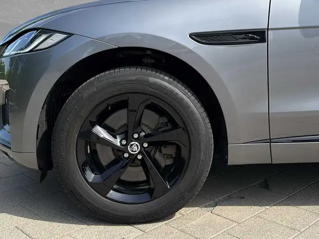 Jaguar F-Pace view 9