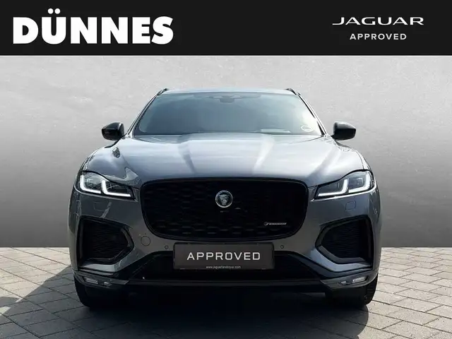 Jaguar F-Pace view 8