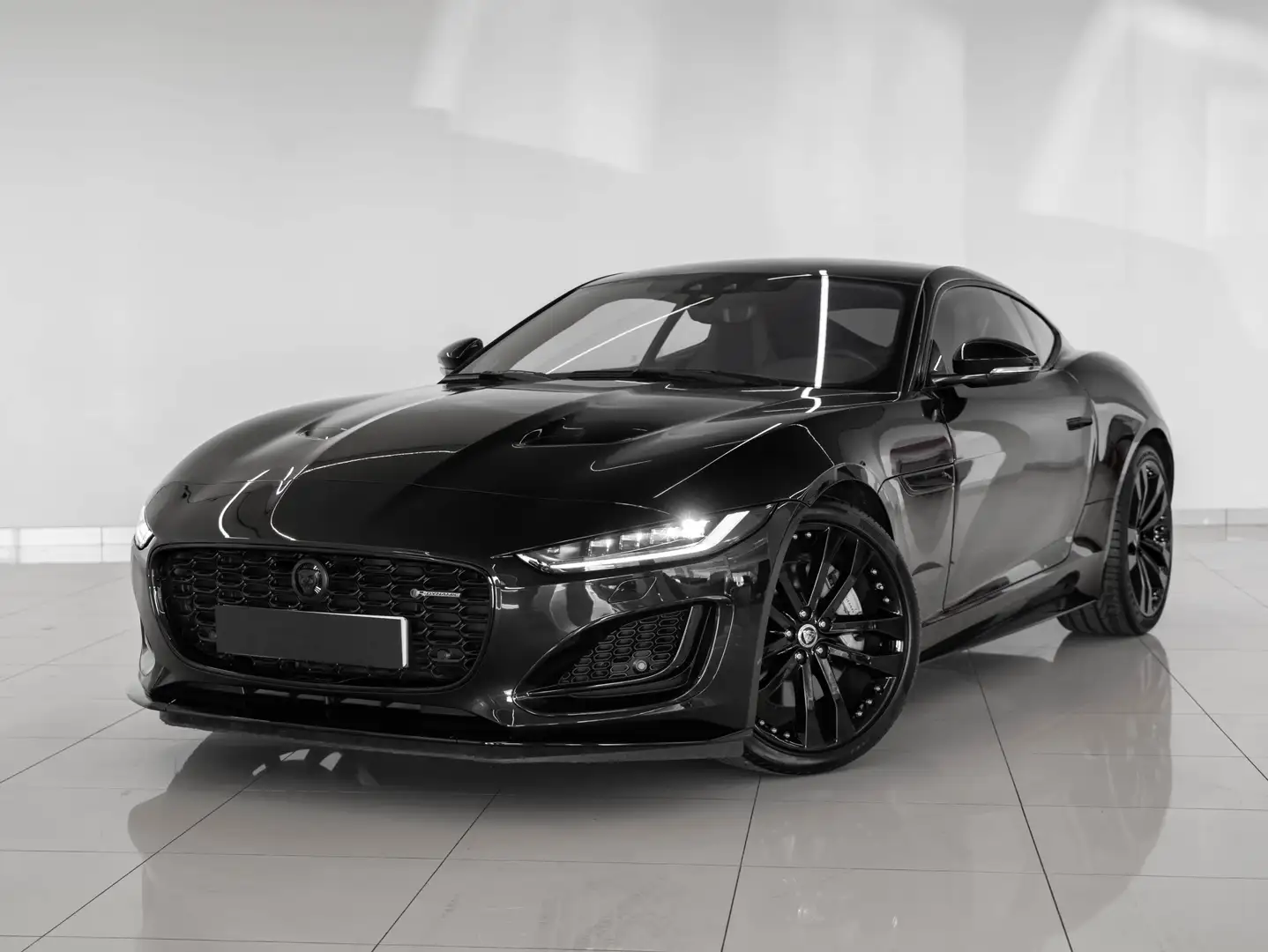 Jaguar F-Type Coupé 2.0 I4 R-Dynamic Aut. 300 Noir - 2