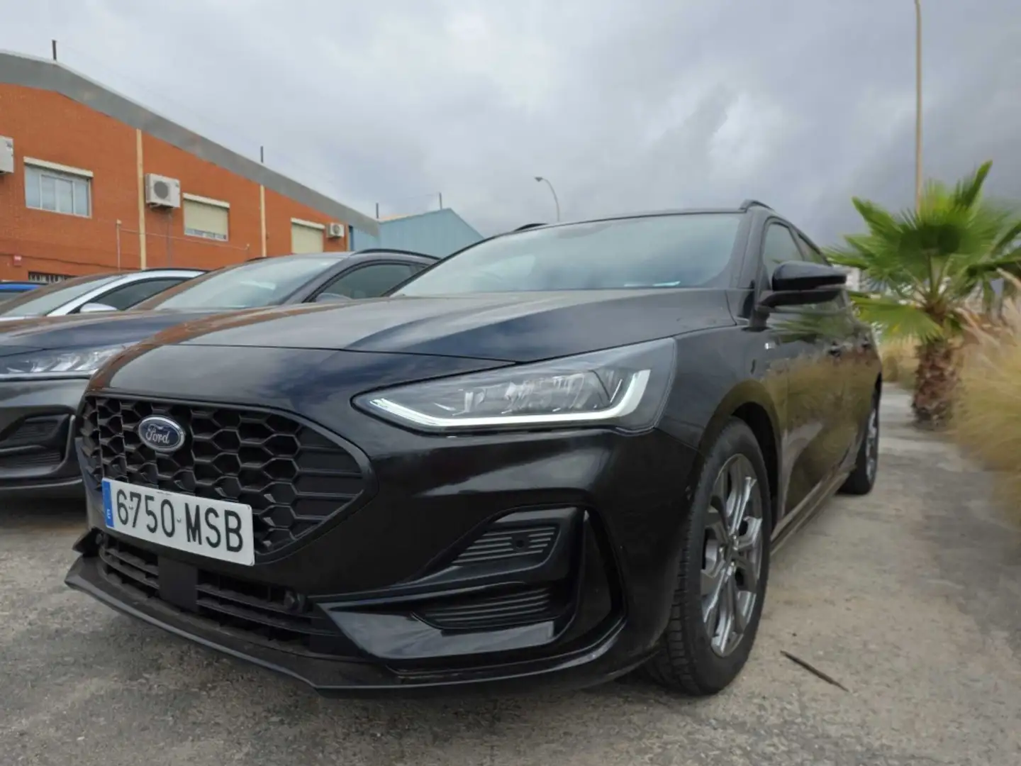 Ford Focus Sportbreak 1.0 Ecoboost MHEV ST-Line 155 Aut. Zwart - 1