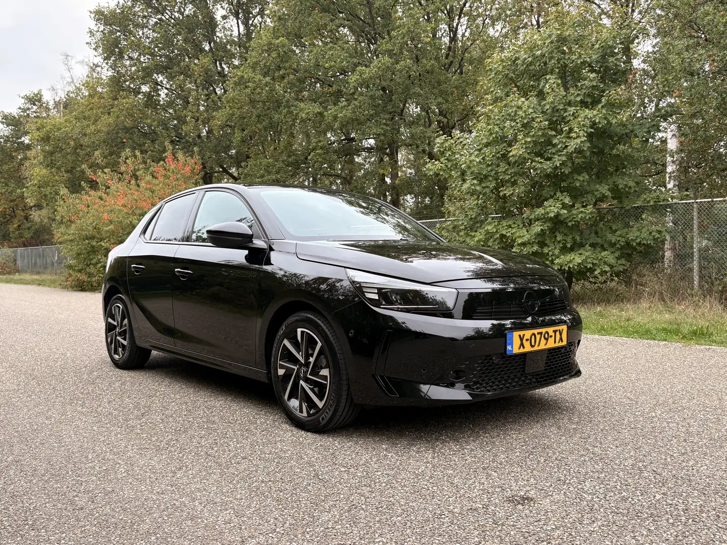 Opel Corsa 1.2 GS Zwart - 2