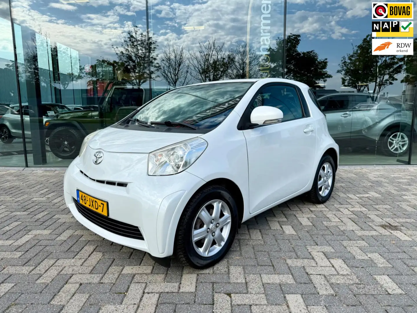 Toyota iQ 1.0 VVTi Comfort, Airco, Navi, Bluetooth Weiß - 1