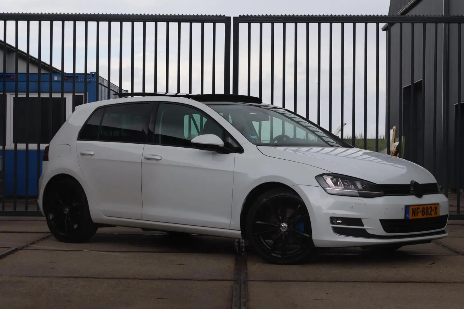 Volkswagen Golf 1.4 TSI ACT Highline Pano! Trekhaak! Wit - 2