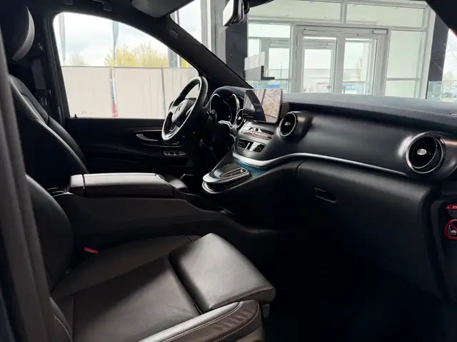 Mercedes-Benz Eqv view 14