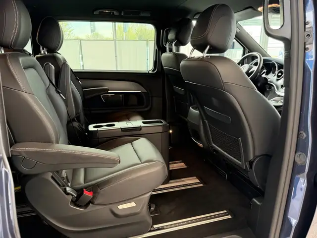 Mercedes-Benz Eqv view 12