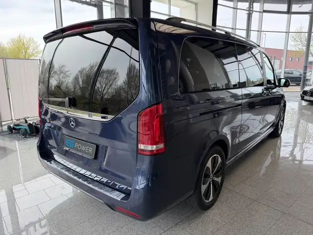 Mercedes-Benz Eqv view 5