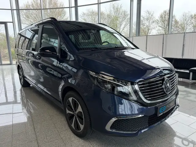 Mercedes-Benz Eqv view 4