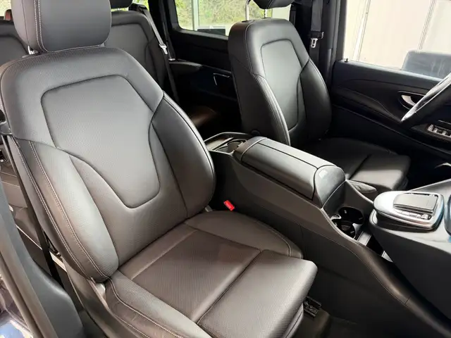 Mercedes-Benz Eqv view 15
