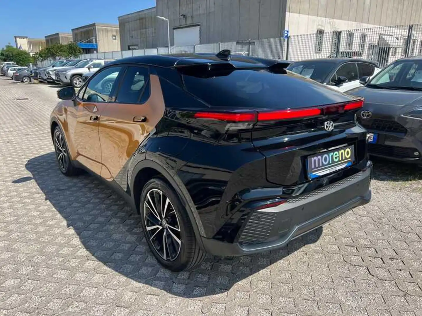 Toyota C-HR 2.0 phev Lounge Premiere fwd e-cvt Bronze - 2