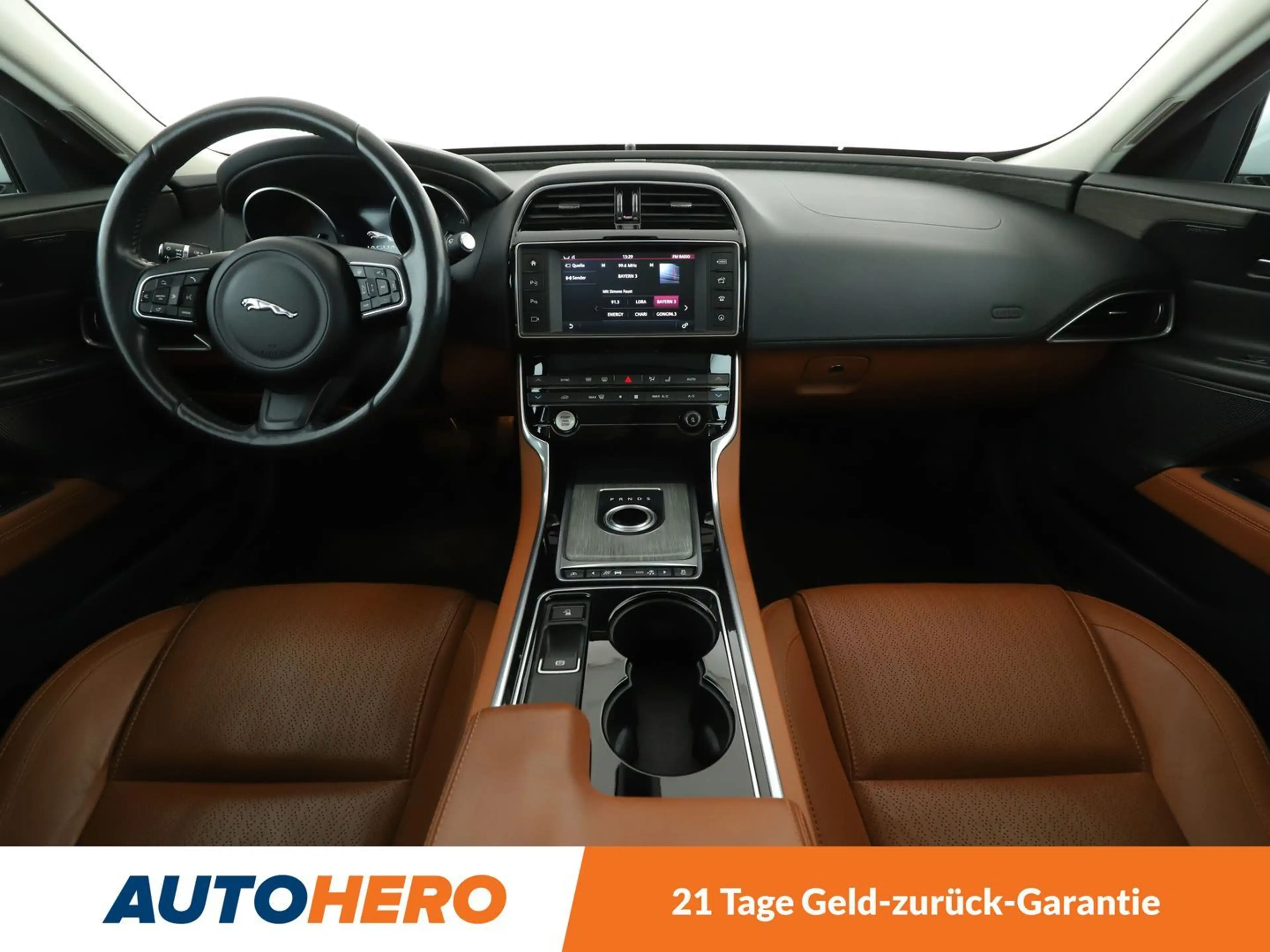 Jaguar XE 20d Portfolio Aut.*NAVI*CAM*XENON*PANO*PDC*SHZ* — photo 12