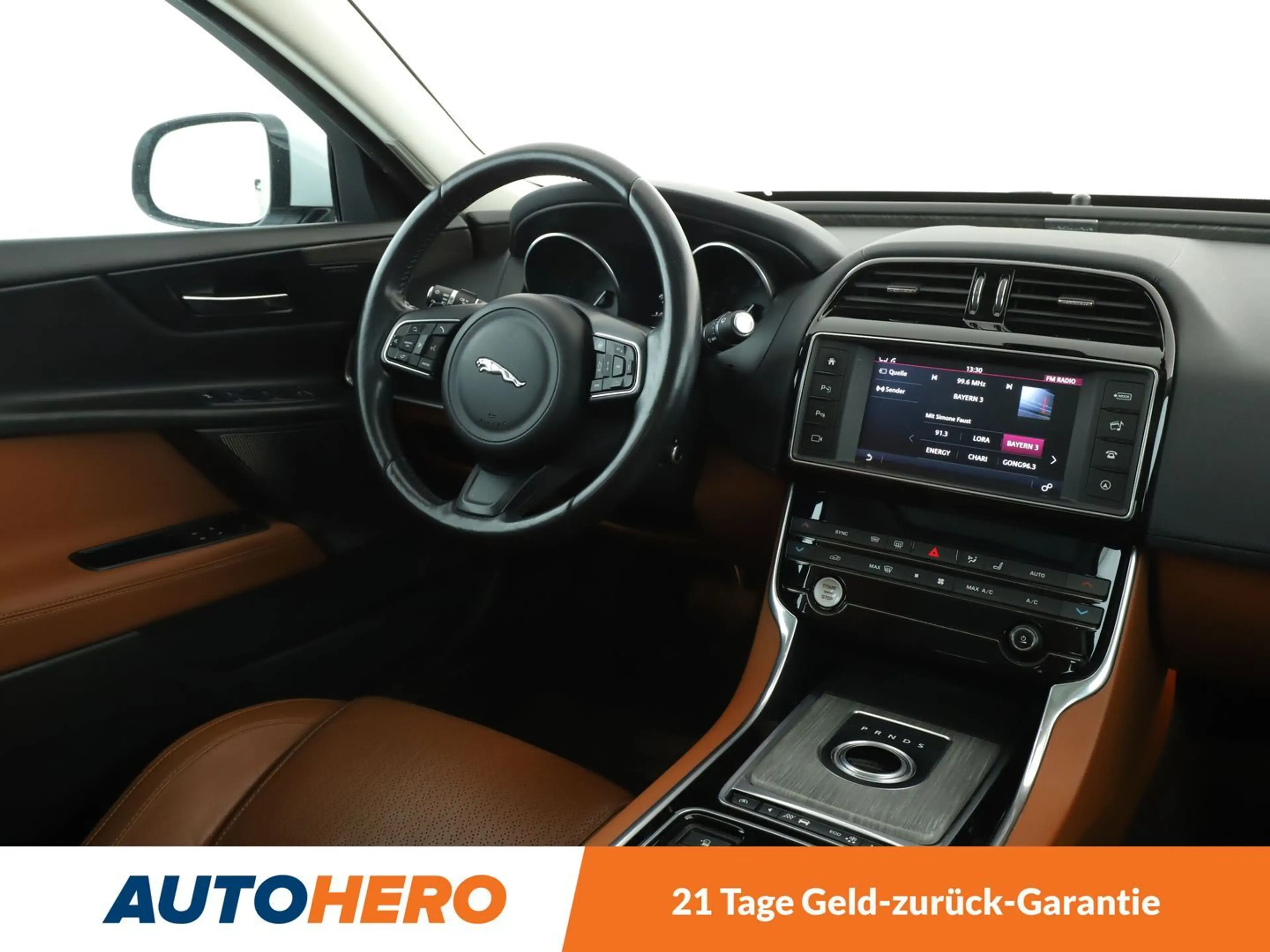 Jaguar XE 20d Portfolio Aut.*NAVI*CAM*XENON*PANO*PDC*SHZ* — photo 13