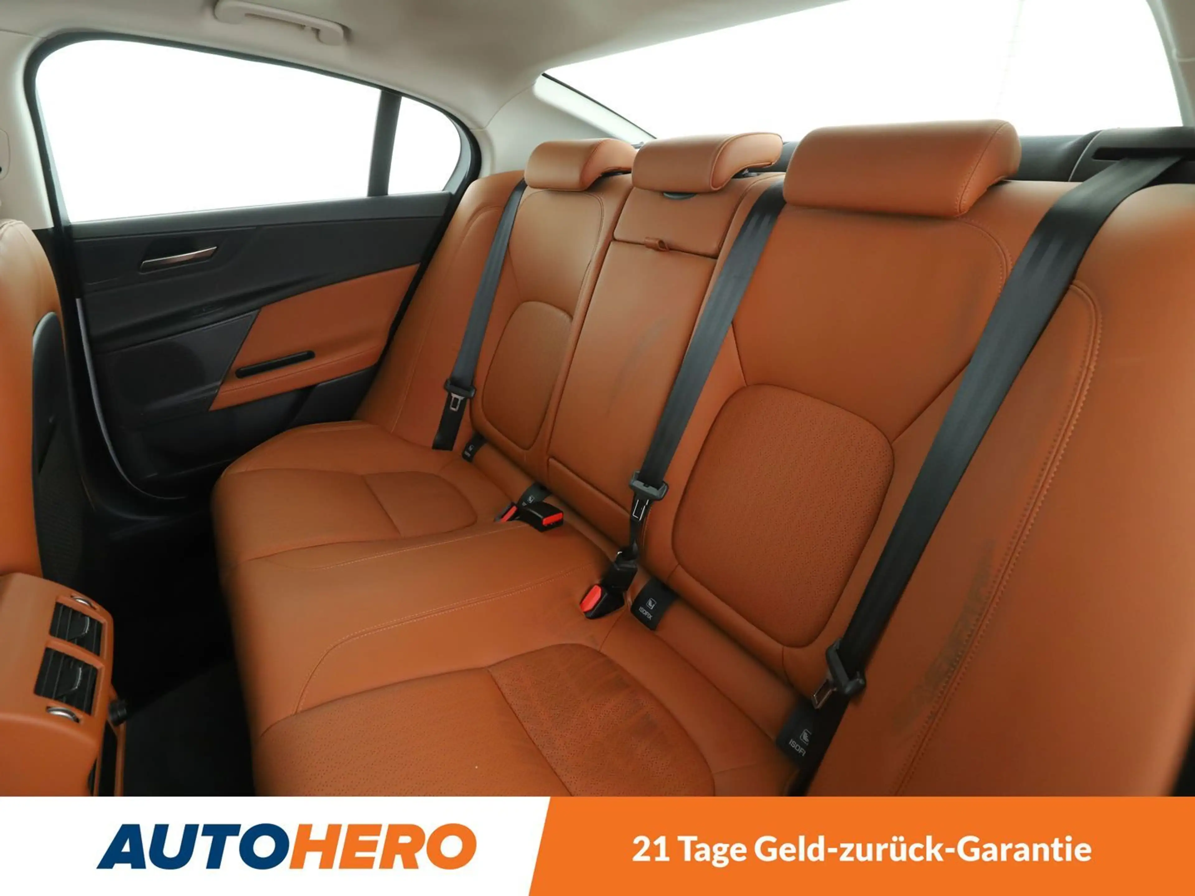 Jaguar XE 20d Portfolio Aut.*NAVI*CAM*XENON*PANO*PDC*SHZ* — photo 15
