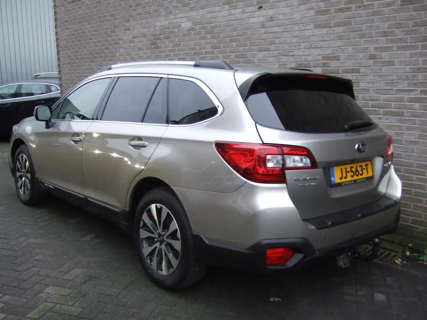 Subaru OUTBACK 2.5i Premium - 1e eig! - Dealer onderhouden - Gris - 2