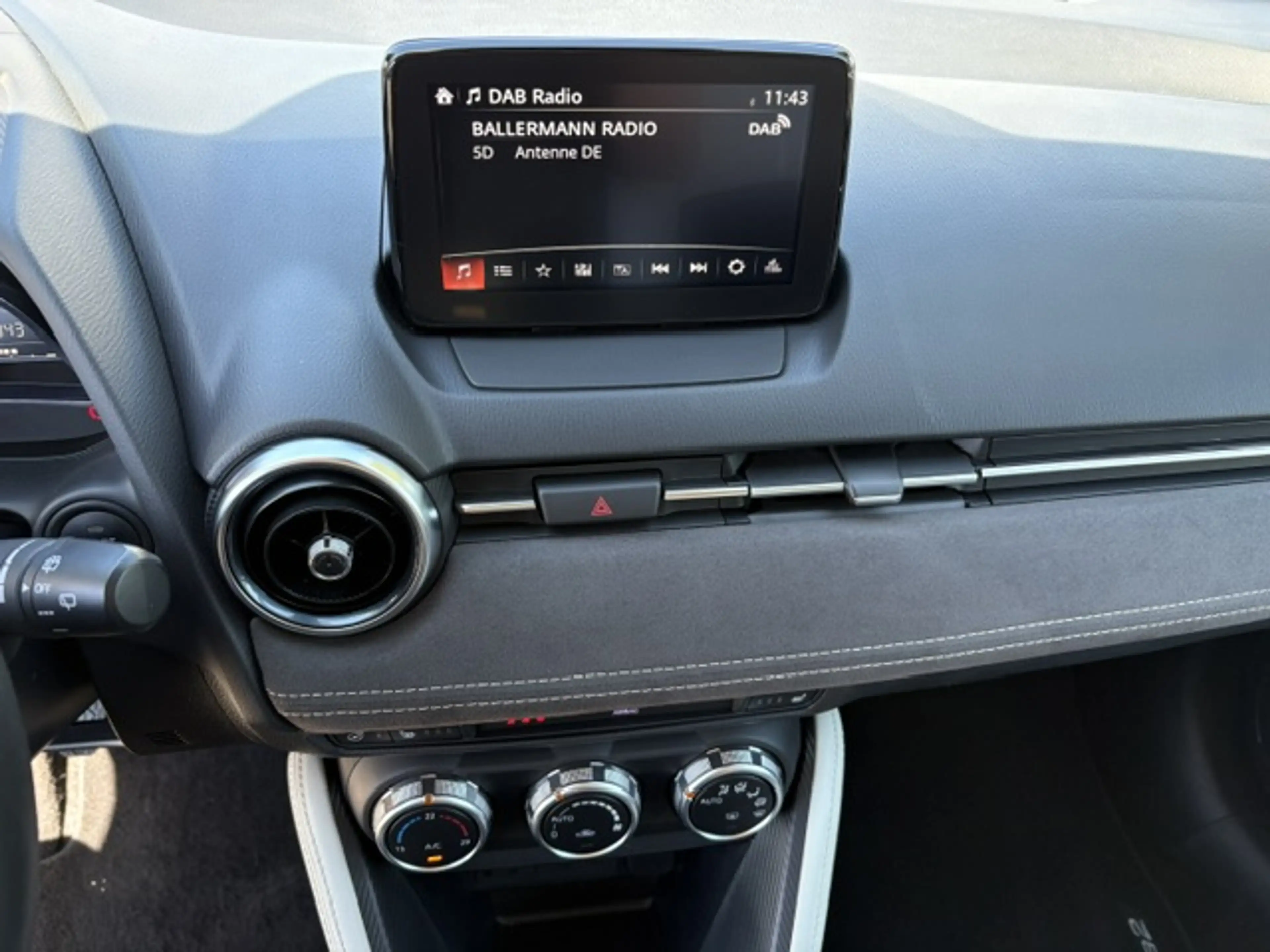 Mazda 2 SKYACTIV-G 90 5T 6GS AL-EDITION100 — photo 15