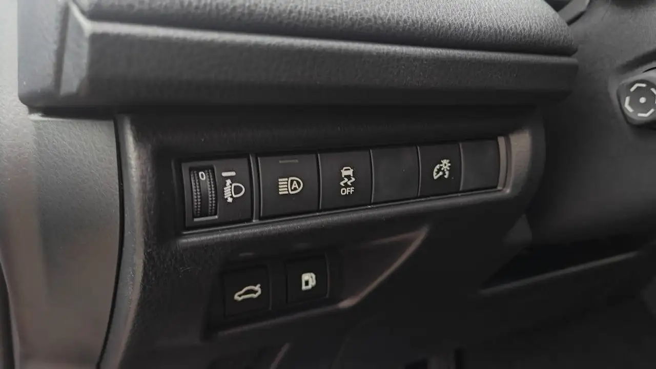 Toyota Camry 2.5 Hybrid Prestige Leder LED 18 Alu 15