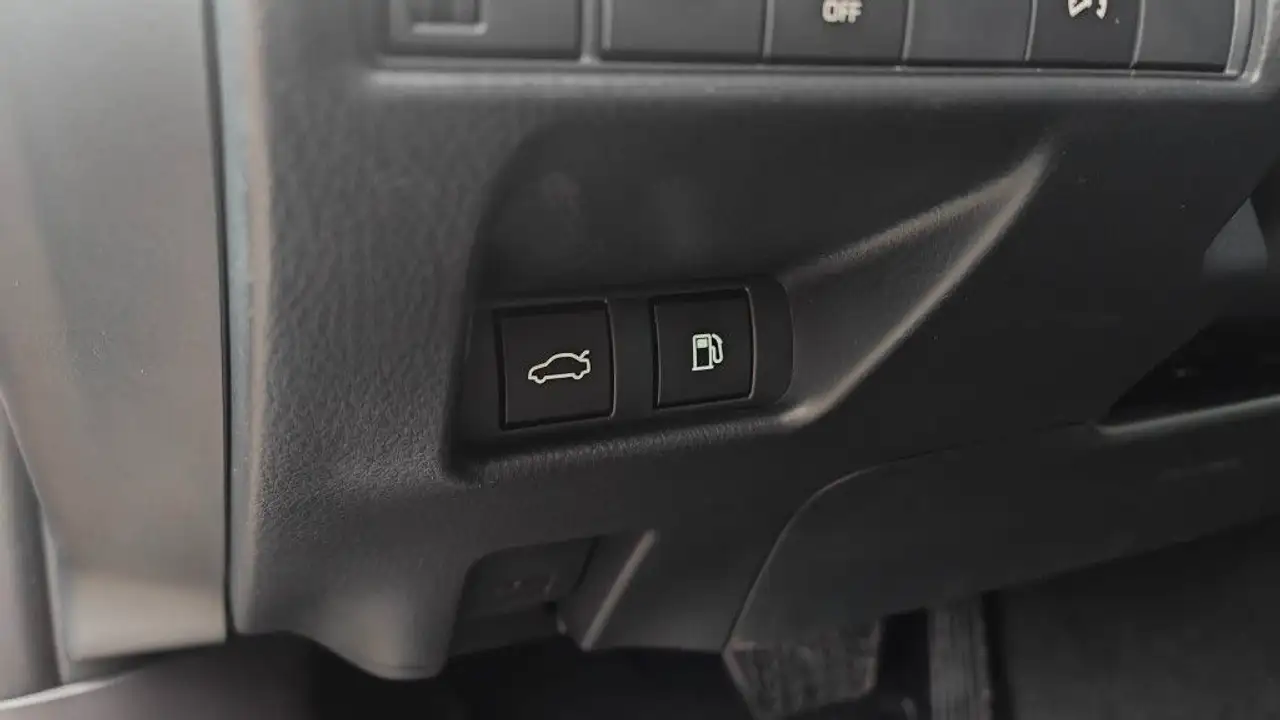 Toyota Camry 2.5 Hybrid Prestige Leder LED 18 Alu 16