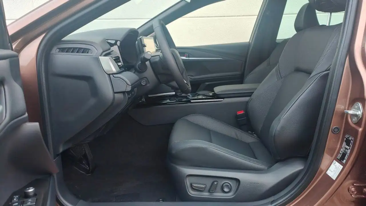 Toyota Camry 2.5 Hybrid Prestige Leder LED 18 Alu 13