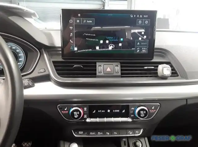 Audi Q5 view 8