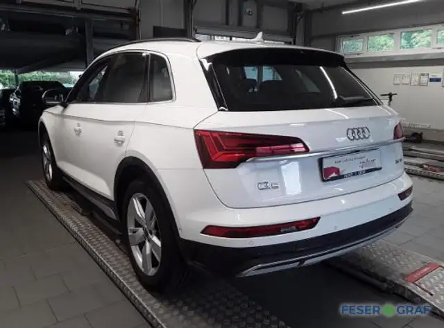 Audi Q5 view 4