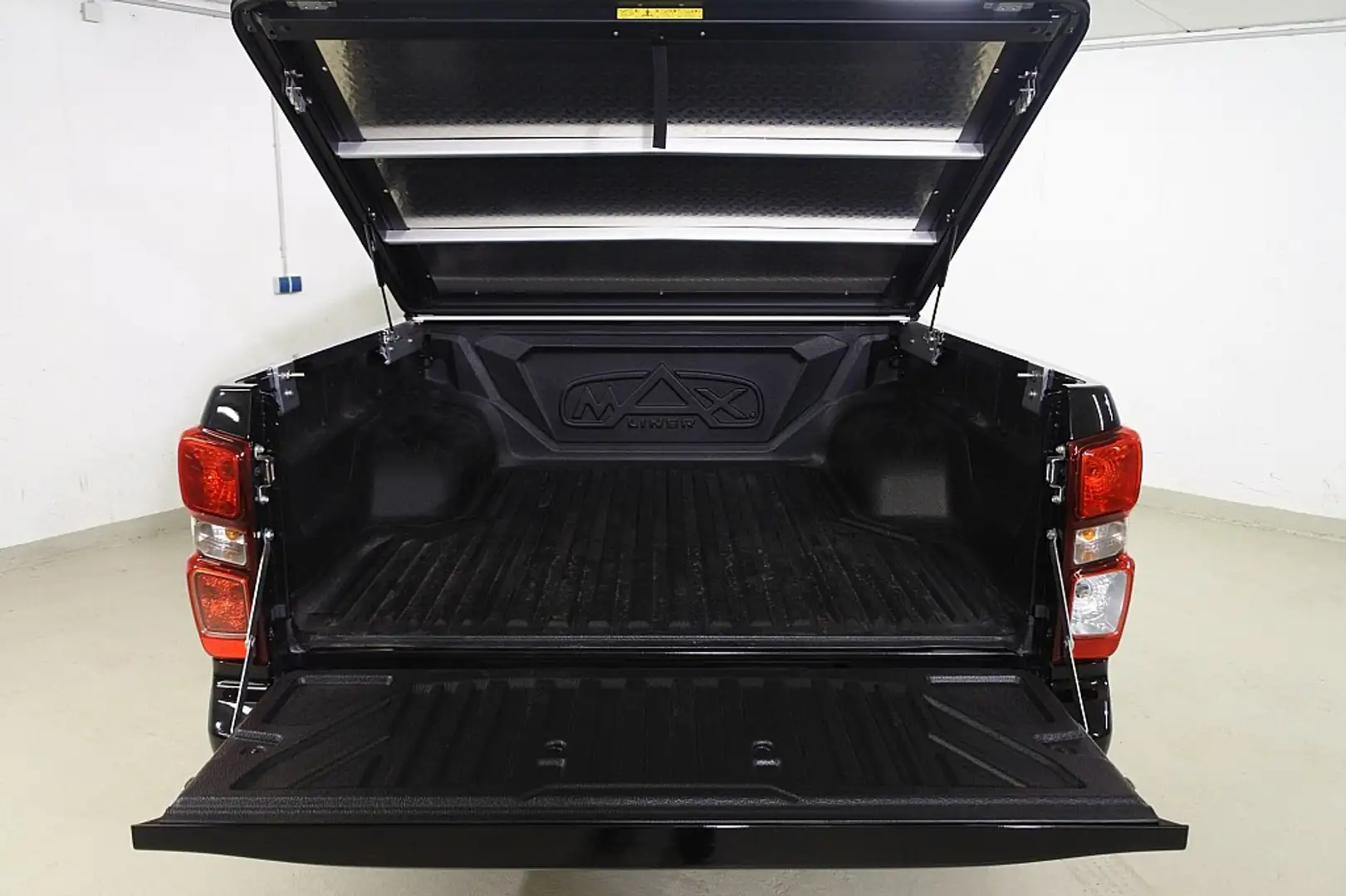 Isuzu D-Max D-MAX Double Cab 4x4 LS A/T Schwarz - 2