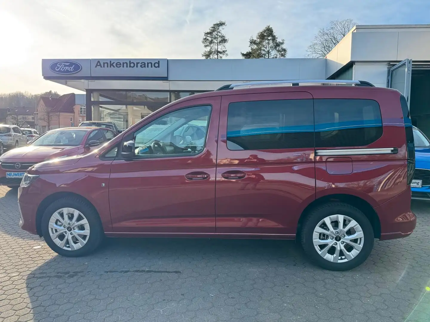 Ford Tourneo Connect Titanium *AUTOMATIK* *122 PS* Rot - 1