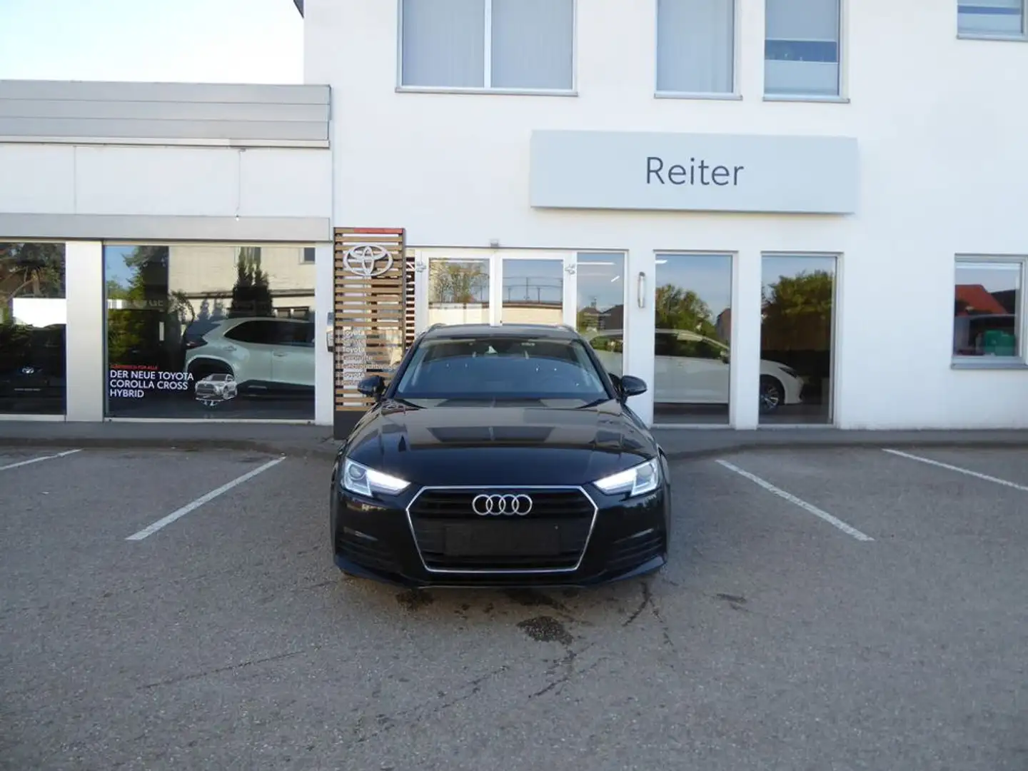 Audi A4 Avant 35 TDI S-tronic Noir - 1