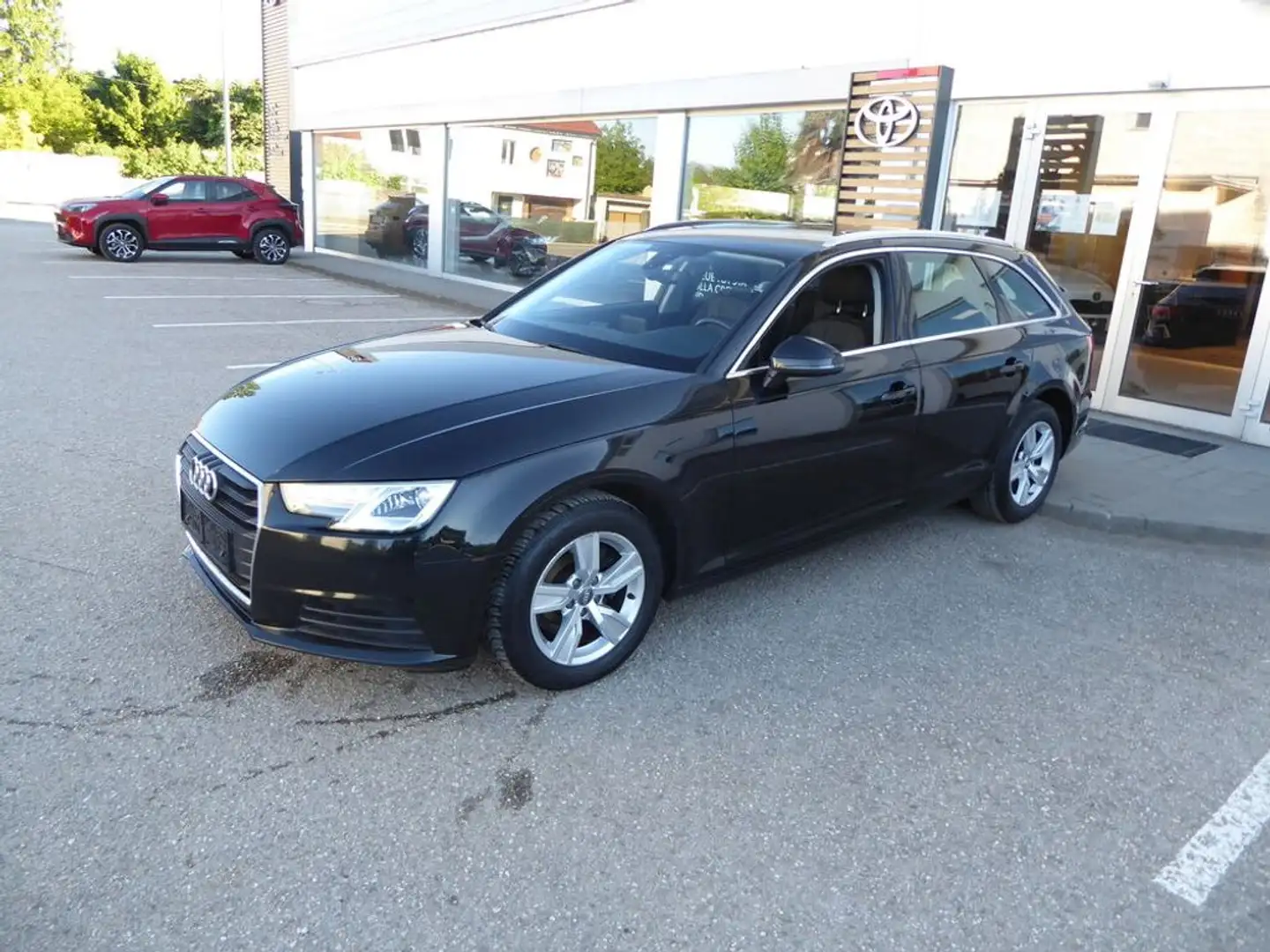 Audi A4 Avant 35 TDI S-tronic Zwart - 2
