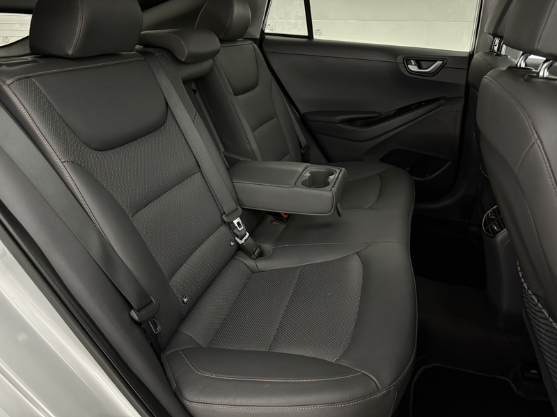 Hyundai IONIQ Premium EV 28 kWh | Snelladen | SOH 87% | Pano | V — photo 42