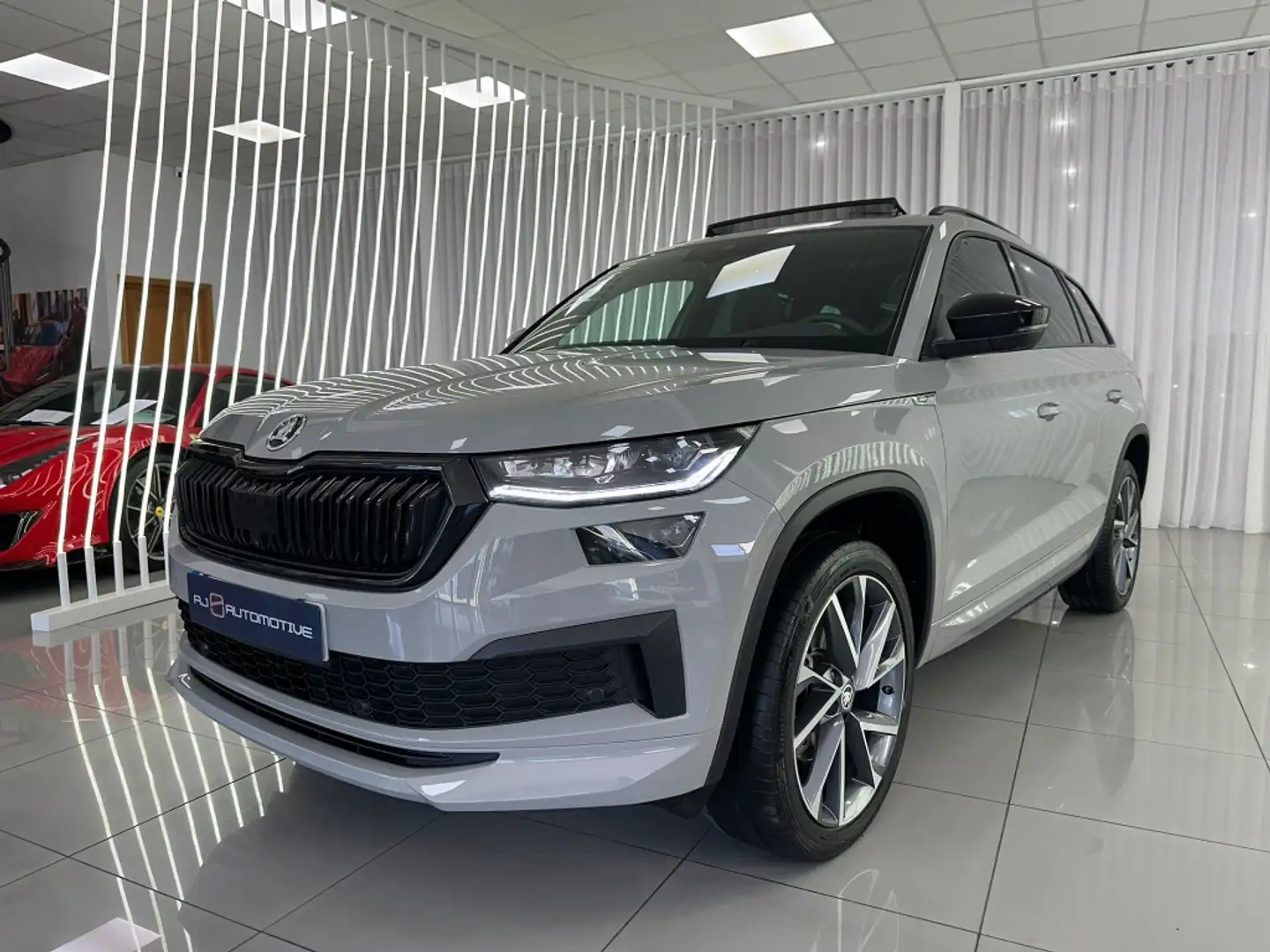 Skoda Kodiaq 2.0TDI Sportline 4x2 DSG 110kW Grijs - 1