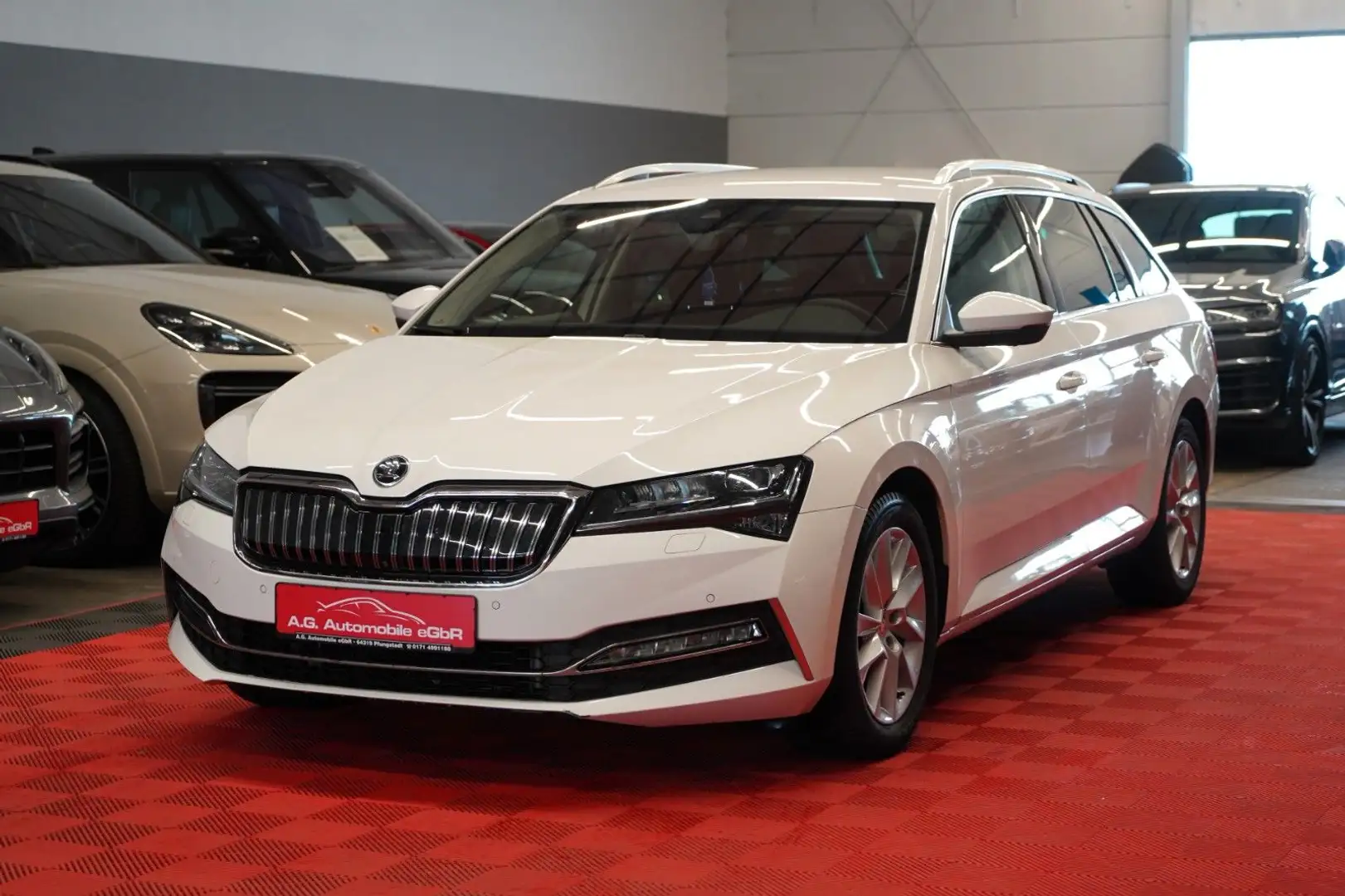 Skoda Superb 1.4 TSI Hybrid*1.Hand*CarPlay*Cam*MFL* Weiß - 1