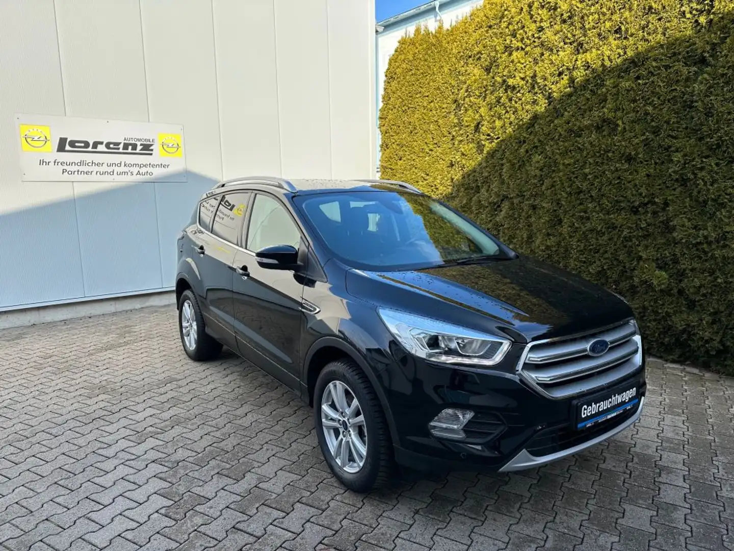 Ford Kuga 1.5 EcoBoost 2x4 Cool & Connect Schwarz - 2