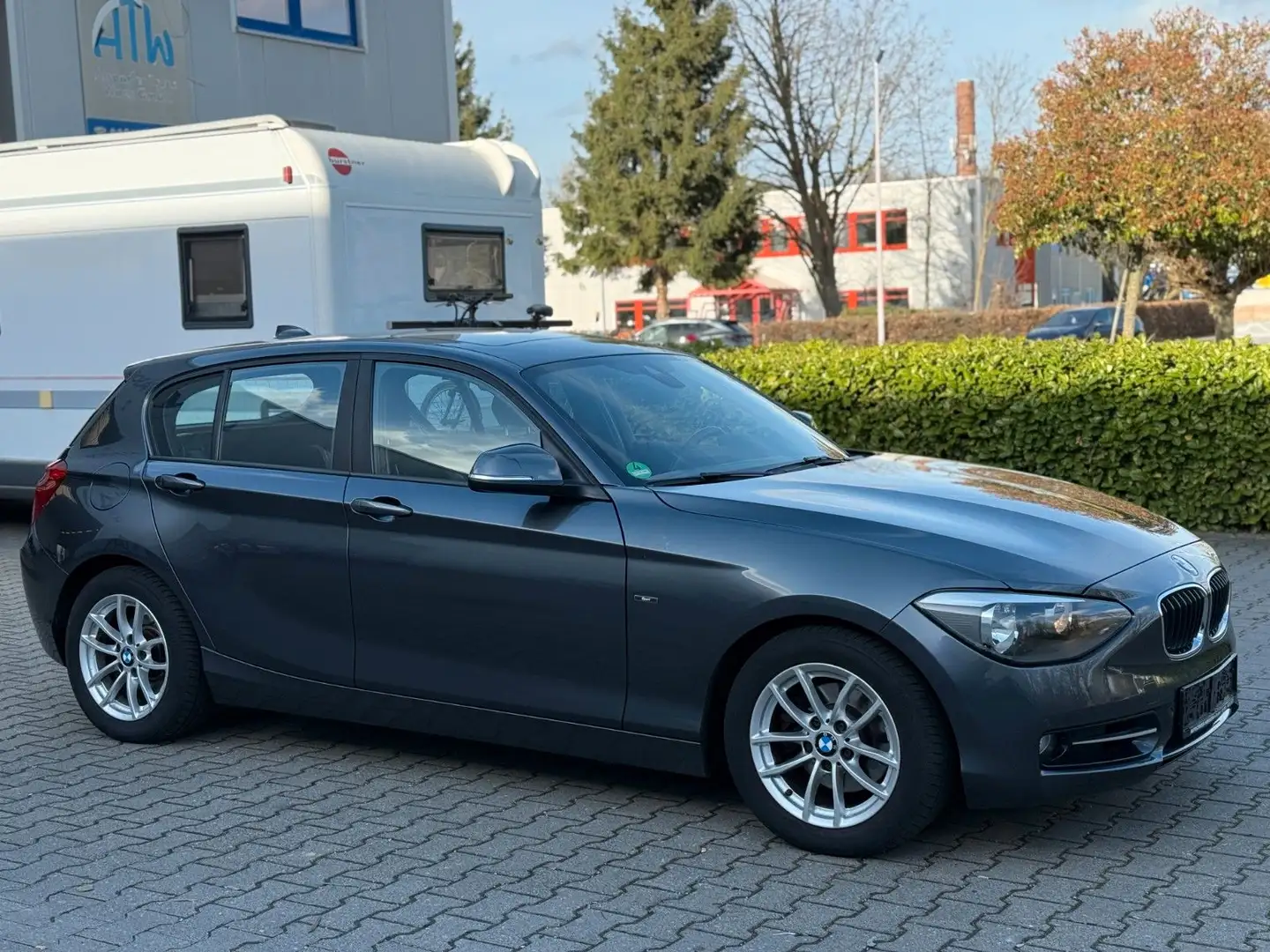 BMW 118 i SportLine*Schiebedach*PDC V.-H.* Grau - 1